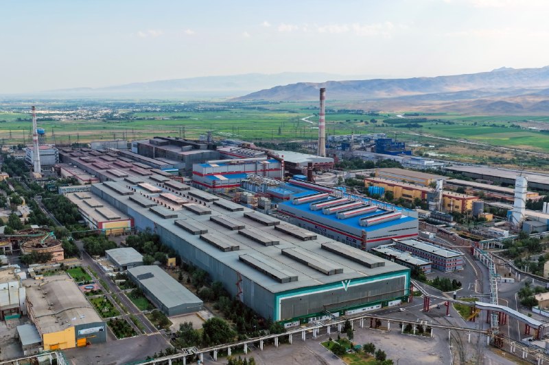 Prezident Shavkat Mirziyoyev Bekobod shahriga tashrifi chogʻida Oʻzbekiston metallurgiya kombinatida barpo etilgan yangi Quyuv-prokatlash majmuasini ishga tushirish marosimida ishtirok etdi.