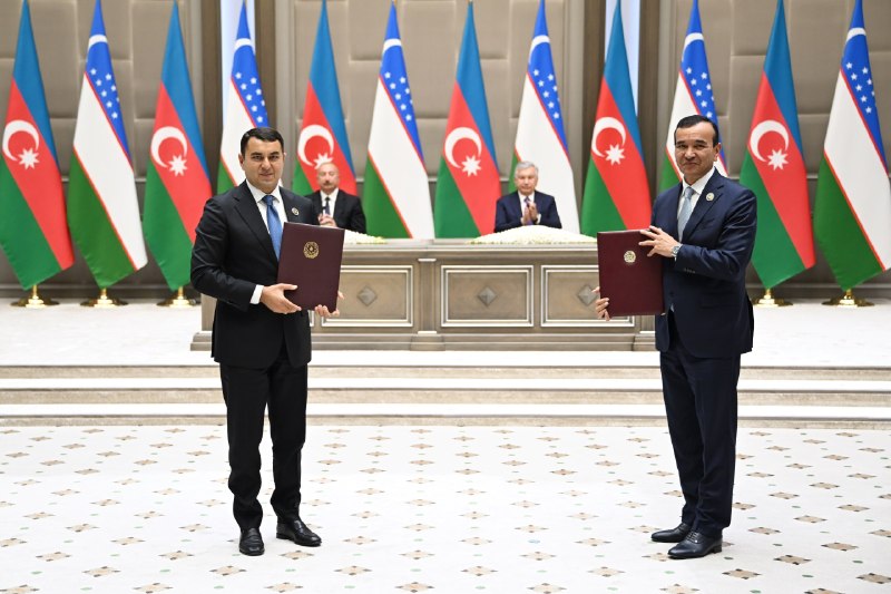 Oʻzbekiston Respublikasi Prezidenti Shavkat Mirziyoyev va Ozarbayjon Respublikasi Prezidenti Ilhom Aliyev Abadiy doʻstlik toʻgʻrisidagi shartnoma hamda Oliy davlatlararo kengash uchinchi yigʻilishining qarorini...