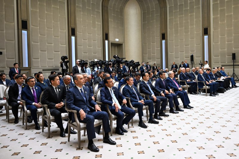 Oʻzbekiston Respublikasi Prezidenti Shavkat Mirziyoyev va Ozarbayjon Respublikasi Prezidenti Ilhom Aliyev Abadiy doʻstlik toʻgʻrisidagi shartnoma hamda Oliy davlatlararo kengash uchinchi yigʻilishining qarorini...