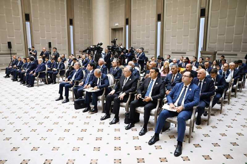 Oʻzbekiston Respublikasi Prezidenti Shavkat Mirziyoyev va Ozarbayjon Respublikasi Prezidenti Ilhom Aliyev Abadiy doʻstlik toʻgʻrisidagi shartnoma hamda Oliy davlatlararo kengash uchinchi yigʻilishining qarorini...