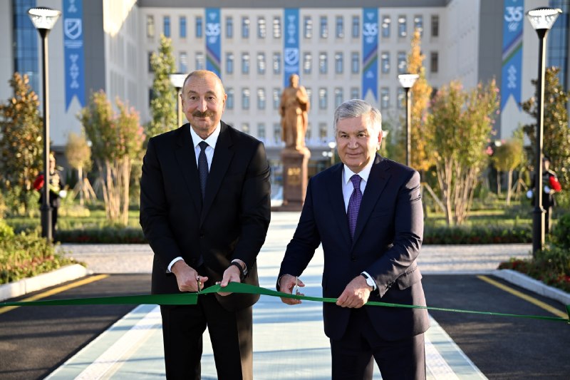 Oʻzbekiston Prezidenti Shavkat Mirziyoyev va Ozarbayjon Prezidenti Ilhom Aliyev Yangi Toshkentda Nizomiy nomidagi Oʻzbekiston Milliy pedagogika universitetining yangi kampusini ochish marosimida ishtirok etdilar.