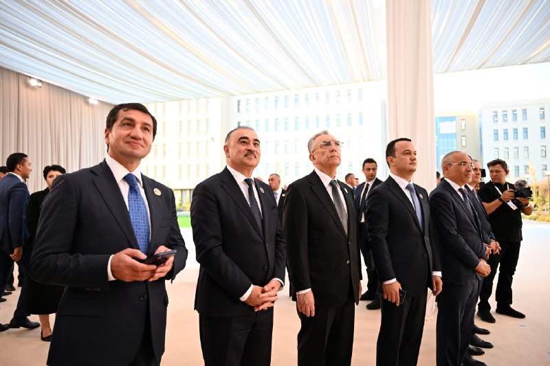 Oʻzbekiston Respublikasi Prezidenti Shavkat Mirziyoyev va Ozarbayjon Respublikasi Prezidenti Ilhom Aliyev Yangi Toshkentda “Ozarbayjon” bogʻini barpo etish ishlarini boshlab berdilar.