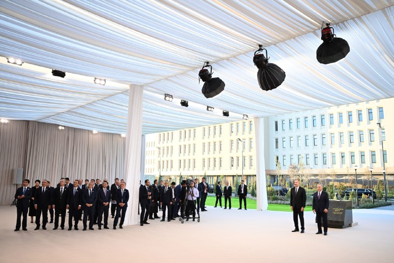 Oʻzbekiston Respublikasi Prezidenti Shavkat Mirziyoyev va Ozarbayjon Respublikasi Prezidenti Ilhom Aliyev Yangi Toshkentda “Ozarbayjon” bogʻini barpo etish ishlarini boshlab berdilar.