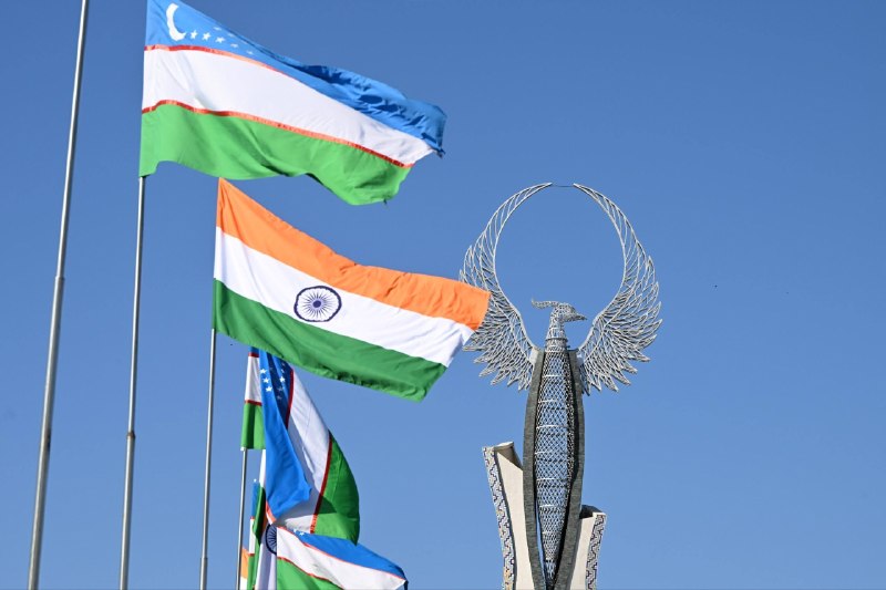 Hindiston Respublikasi Bosh vaziri Narendra Modi O‘zbekiston Respublikasi Prezidenti Shavkat Mirziyoyev hamrohligida "Yangi O‘zbekiston" bog‘iga tashrif buyurdi va Mustaqillik monumenti poyiga gul qo‘ydi.