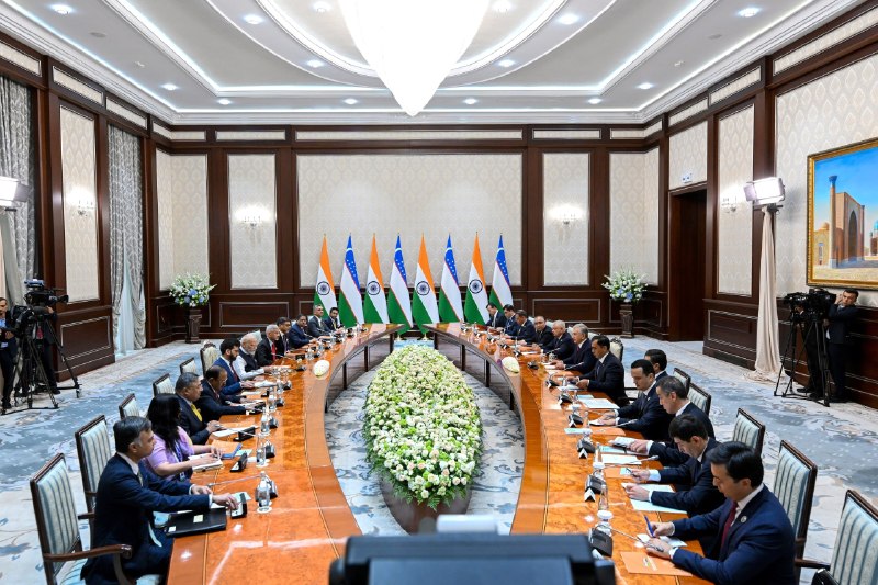 Ko‘ksaroy qarorgohida O‘zbekiston Respublikasi Prezidenti Shavkat Mirziyoyev va Hindiston Respublikasi Bosh vaziri Narendra Modining muzokaralari bo‘lib o‘tdi.
