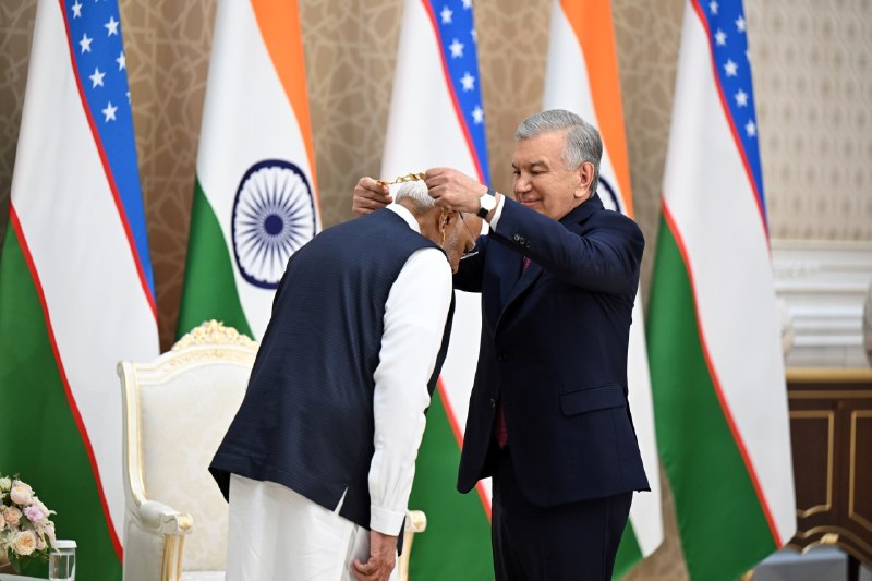 Koʻksaroy qarorgohida Hindiston Respublikasi Bosh vaziri Narendra Modiga Oʻzbekiston Respublikasining “Oliy Darajali Doʻstlik” ordenini topshirish marosimi boʻlib oʻtdi.