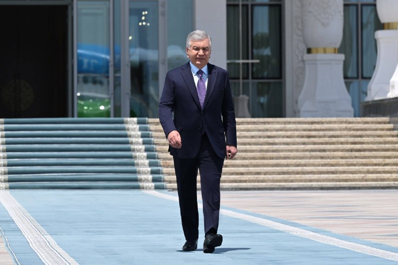 Oʻzbekiston Respublikasi Prezidenti Shavkat Mirziyoyev Belarus Respublikasi Prezidenti Aleksandr Lukashenkoning taklifiga binoan rasmiy tashrif bilan Minsk shahriga joʻnab ketdi.