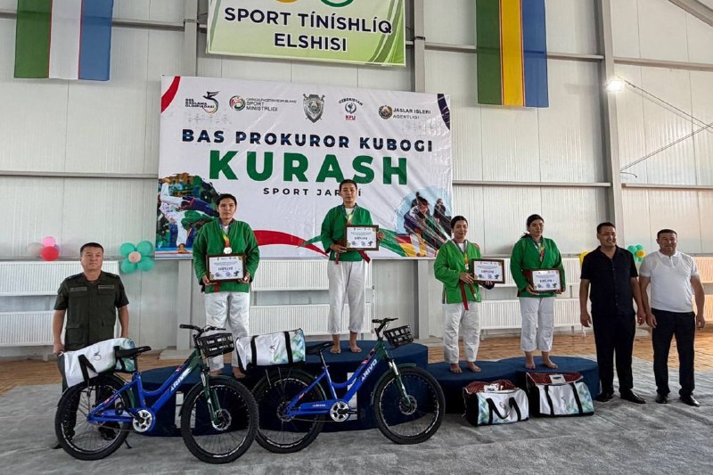 📍 Nukus shahrida 🖐 "Besh tashabbus olimpiadasi" doirasida sportning kurash turidan o‘g‘il bolalar va qizlar o‘rtasida "Bosh prokuror kubogi"ning Qoraqalpog‘iston Respublikasi bosqichi bo‘lib o‘tdi.